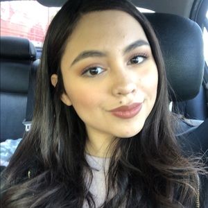 Meet your Posher, Julissa